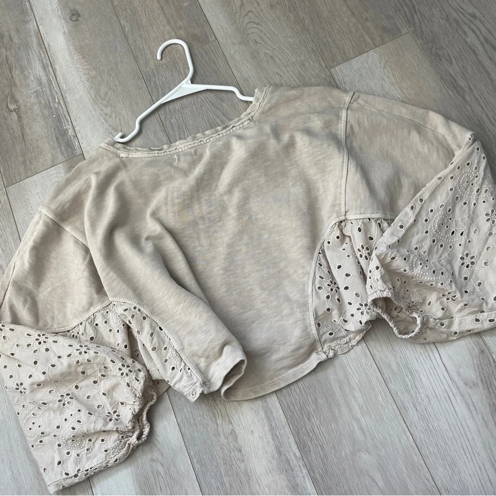 Pilcro Eyelet Sweatshirt batwing crop womens Beige (medium) boho anthropologie